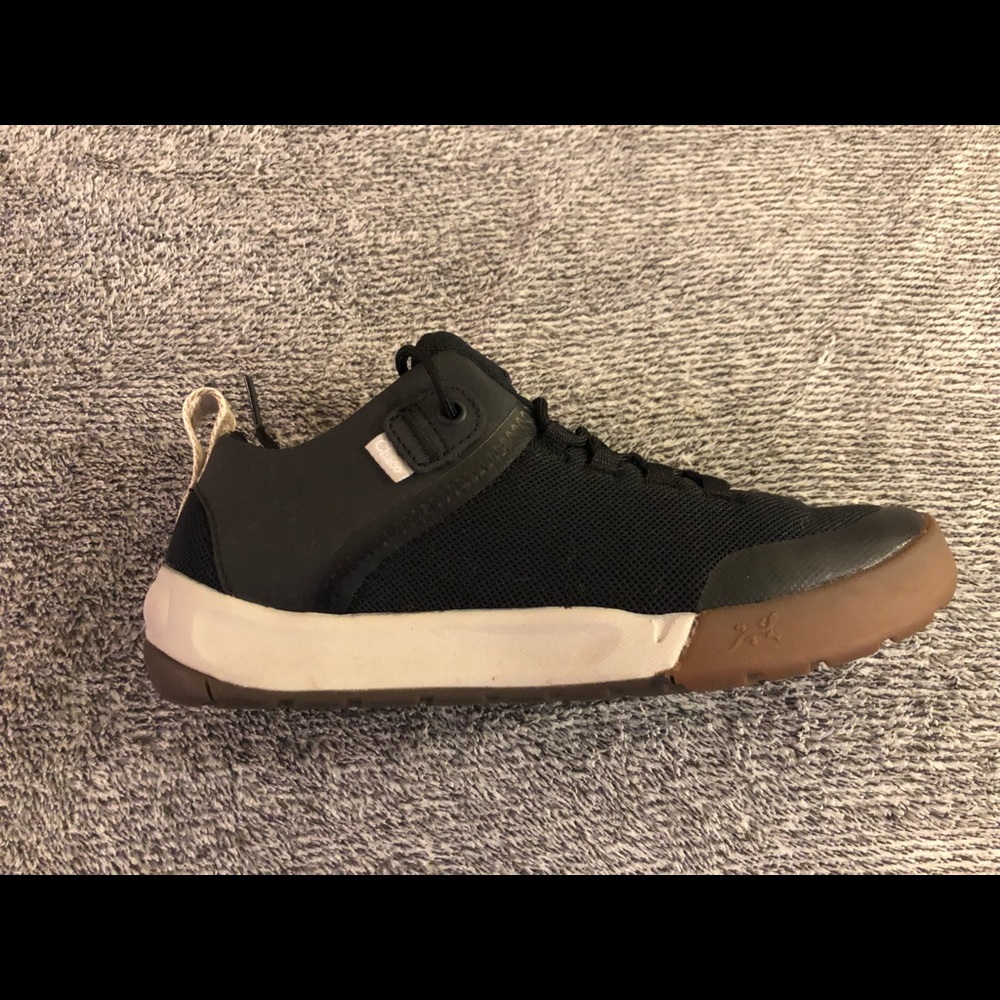 Chaco sidetrek black sneaker